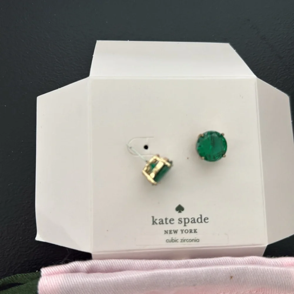 kate spade new york
Square Stud Earrings Beryl Green - Picture 3 of 4